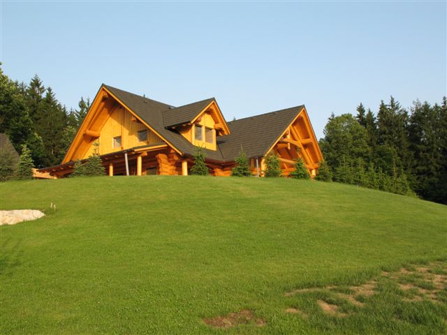 Slokana hancrafted log home.